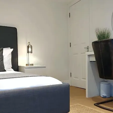 Stylish Apartment In City Centre With Parking Preston  Exterior photo