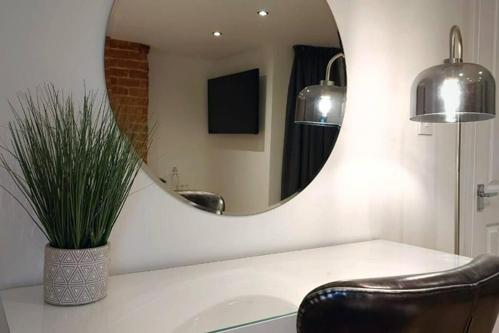 Stylish In Centre With Parking Preston (Lancashire)